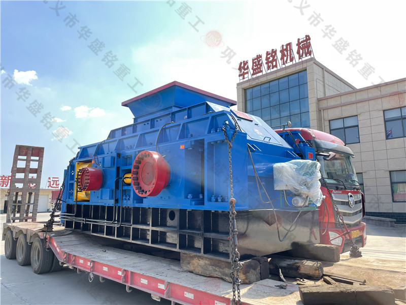 大型全自動(dòng)液壓對(duì)輥破碎機(jī) 大型全自動(dòng)液壓對(duì)輥破碎機(jī)