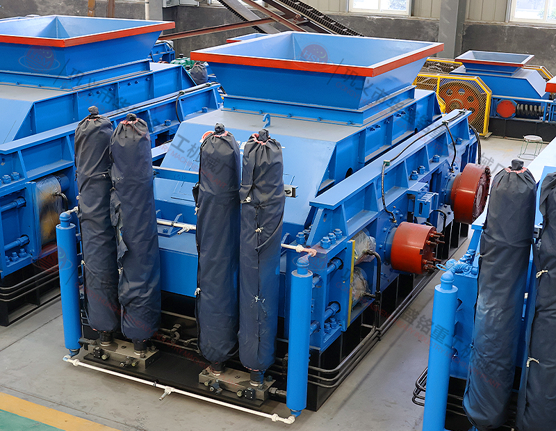 大型液壓對輥制砂機每小時出多少噸沙子？多少錢一臺？